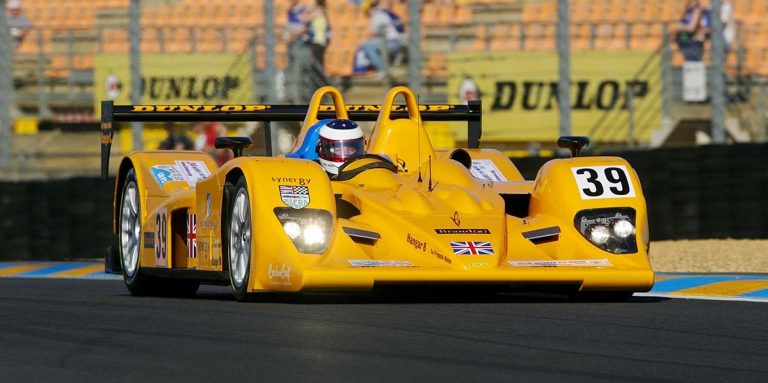 Préparation de voitures de course historiques O-ONE
