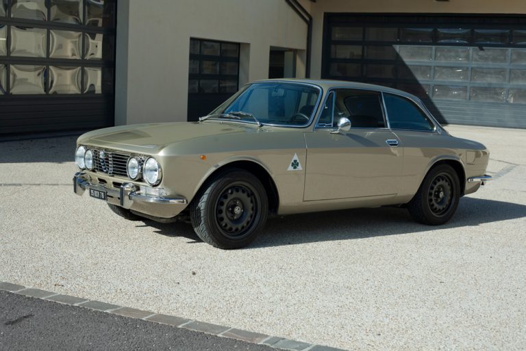 Alfa Romeo Giulia 2000 Gt veloce coupé Bertone à vendre | spécialiste voitures classic