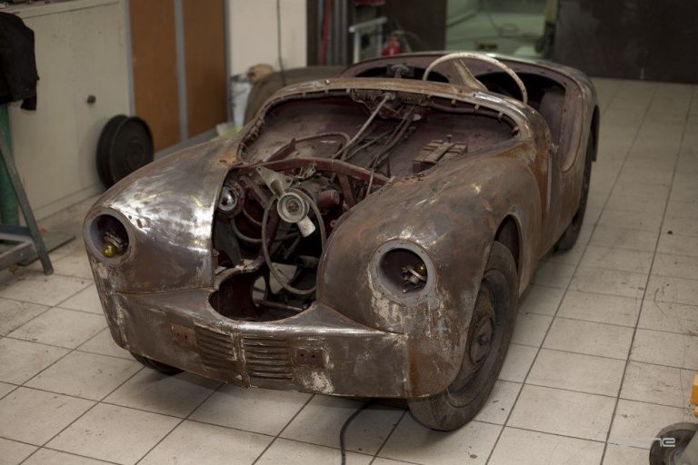 Chausson CHS aubergine restaurée par O-ONE, prototype unique de 1946, photographie 27 sur 107