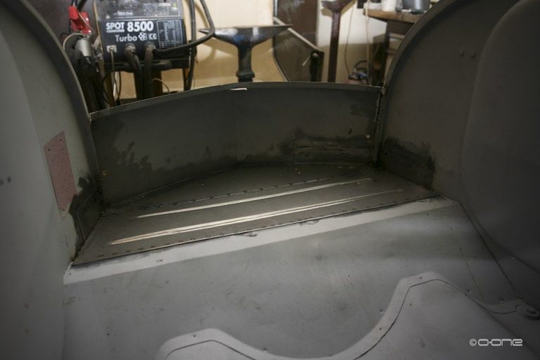 Chausson CHS aubergine restaurée par O-ONE, prototype unique de 1946, photographie 40 sur 107