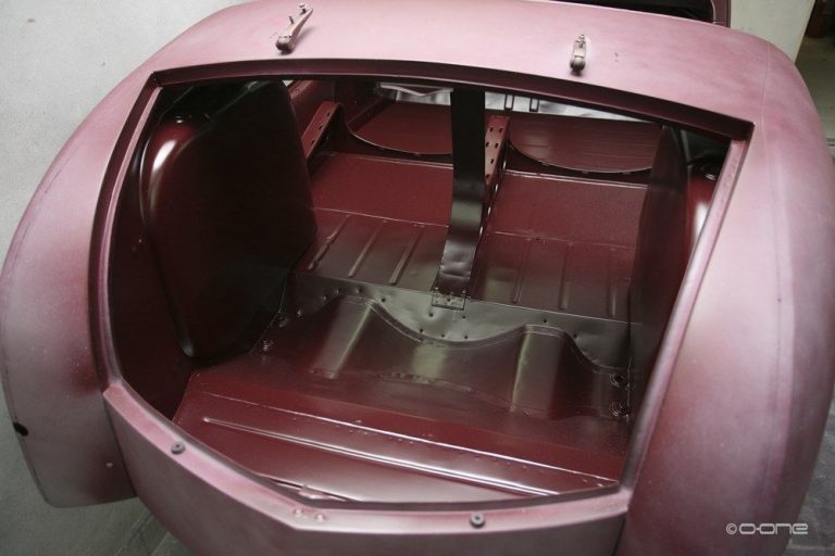 Chausson CHS aubergine restaurée par O-ONE, prototype unique de 1946, photographie 44 sur 107