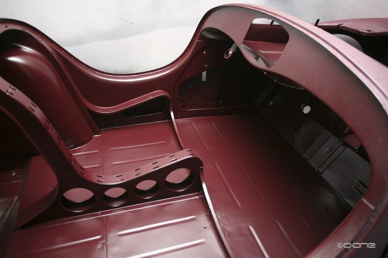 Chausson CHS aubergine restaurée par O-ONE, prototype unique de 1946, photographie 45 sur 107