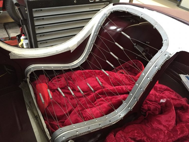 Chausson CHS aubergine restaurée par O-ONE, prototype unique de 1946, photographie 54 sur 107