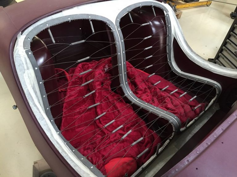 Chausson CHS aubergine restaurée par O-ONE, prototype unique de 1946, photographie 55 sur 107