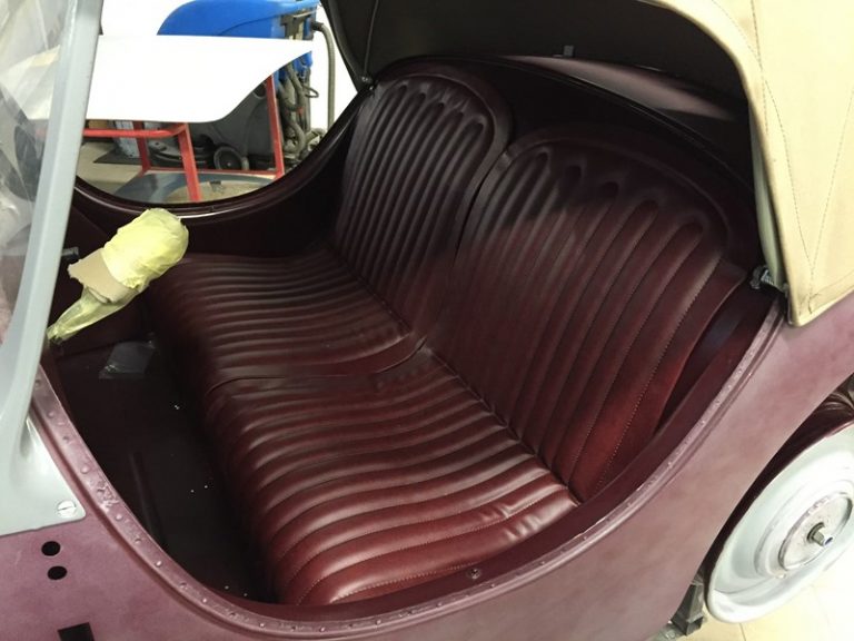 Chausson CHS aubergine restaurée par O-ONE, prototype unique de 1946, photographie 61 sur 107