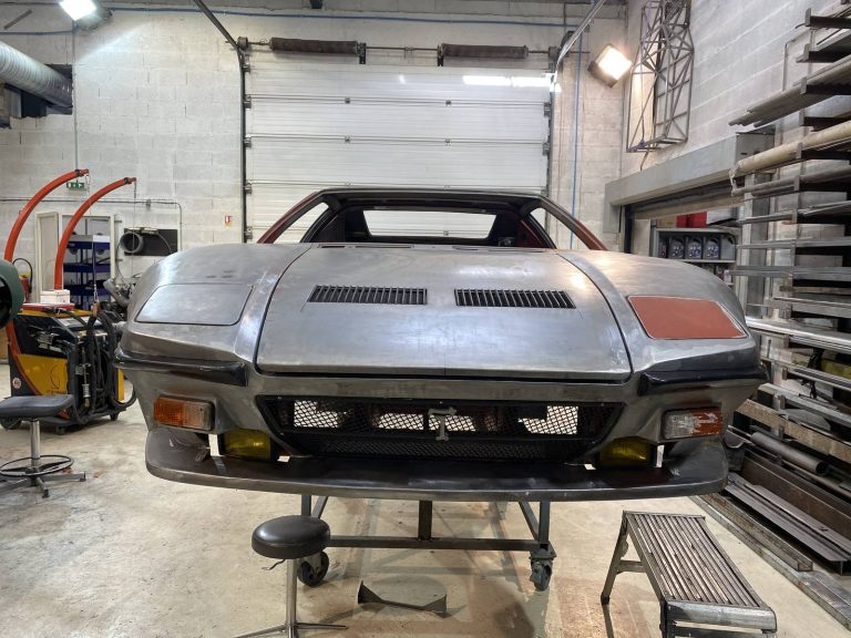 De Tomaso Pantera GT5-S rouge de 1989 restaurée par O-ONE, photographie 107 sur 155