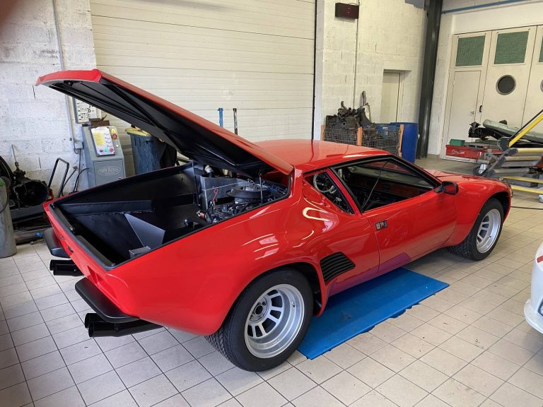 De Tomaso Pantera GT5-S rouge de 1989 restaurée par O-ONE, photographie 132 sur 155