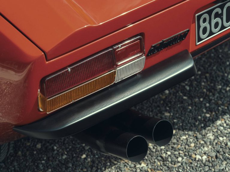 De Tomaso Pantera GT5-S rouge de 1989 restaurée par O-ONE, photographie 146 sur 155
