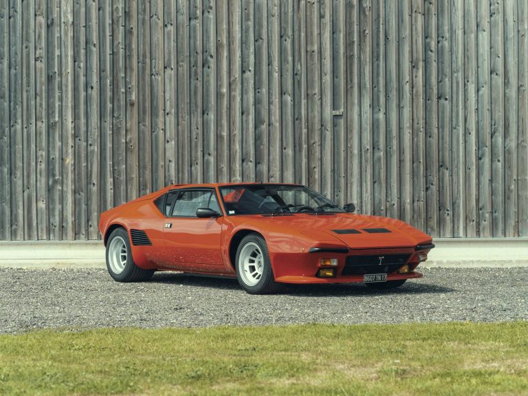 De Tomaso Pantera GT5-S rouge de 1989 restaurée par O-ONE, photographie 147 sur 155