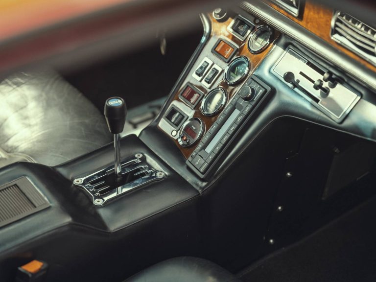 restauration De Tomaso Pantera GT5S interieur