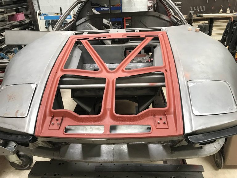 De Tomaso Pantera GT5-S rouge de 1989 restaurée par O-ONE, photographie 36 sur 155