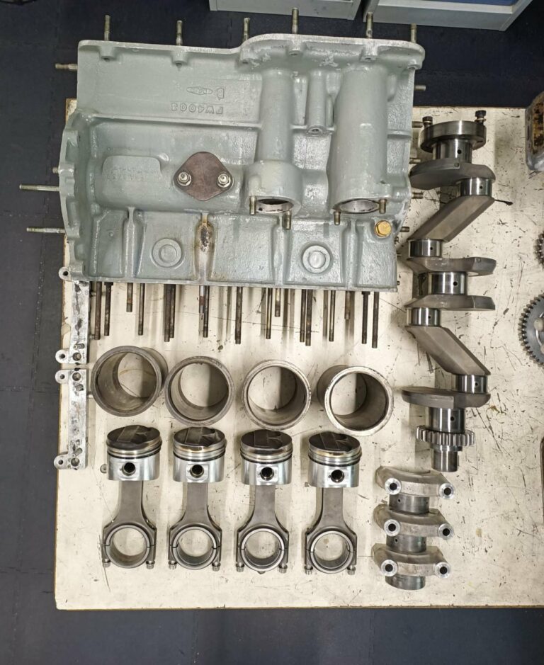 Bloc, vilebrequin, pistons, bielles et chemises du Coventry Climax de la Lotus Eleven châssis 515