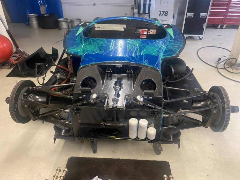 Reynard 2KQ LMP900 n° 74 bleu et blanc restaurée par O-ONE, photographie 16 sur 51