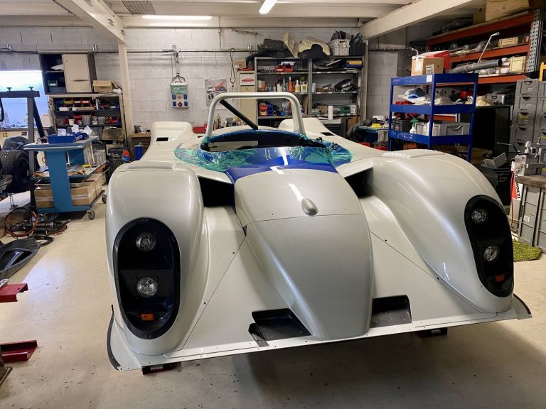Reynard 2KQ LMP900 n° 74 bleu et blanc restaurée par O-ONE, photographie 27 sur 51