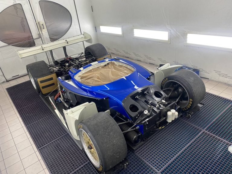 Reynard 2KQ LMP900 n° 74 bleu et blanc restaurée par O-ONE, photographie 24 sur 51