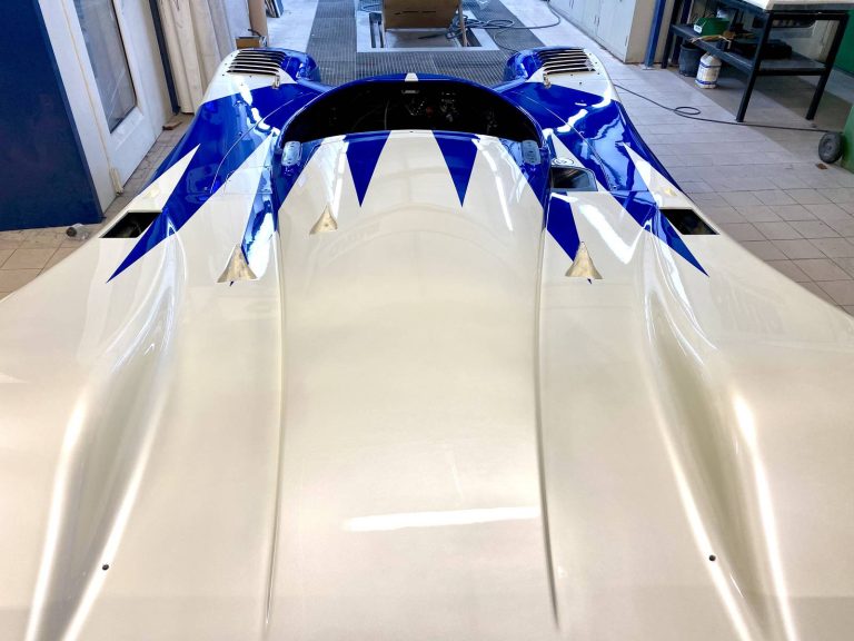 Reynard 2KQ LMP900 n° 74 bleu et blanc restaurée par O-ONE, photographie 40 sur 51