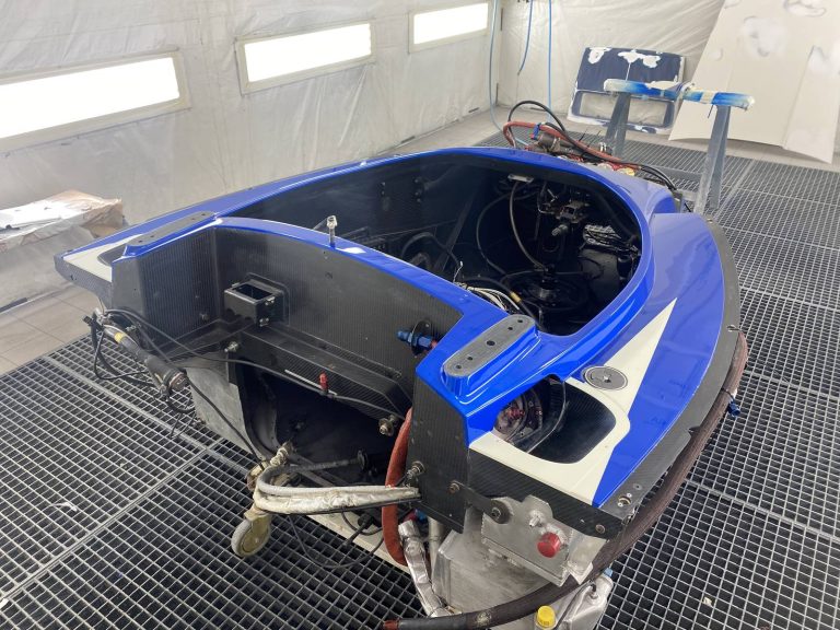 Reynard 2KQ LMP900 n° 74 bleu et blanc restaurée par O-ONE, photographie 22 sur 51
