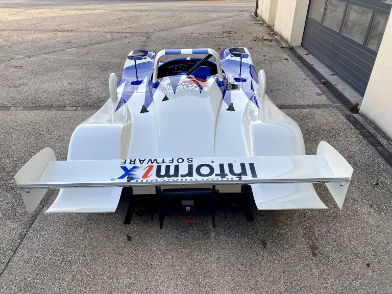 Reynard 2KQ LMP900 n° 74 bleu et blanc restaurée par O-ONE, photographie 43 sur 51