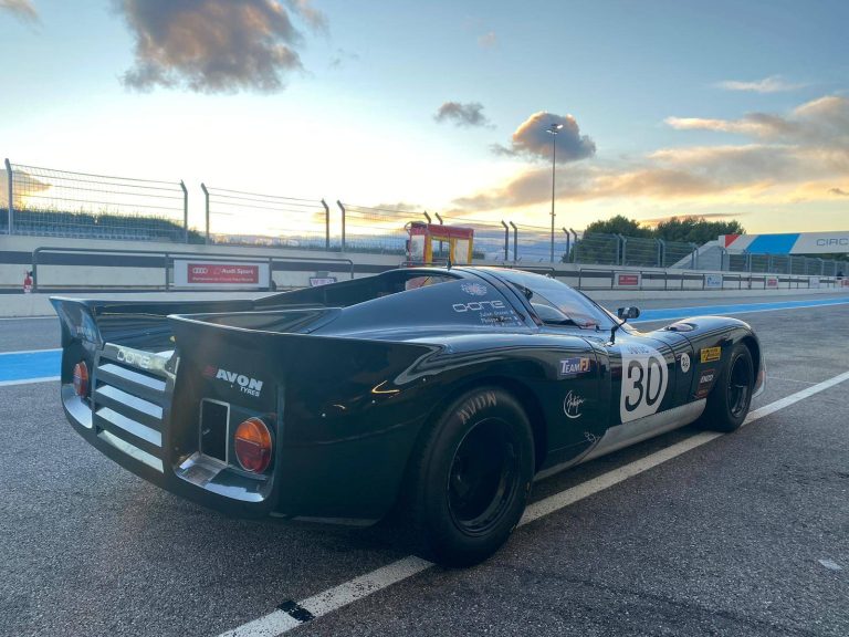 Chevron B16 verte, sport-prototype d’endurance en course historique, photographie 11 sur 18