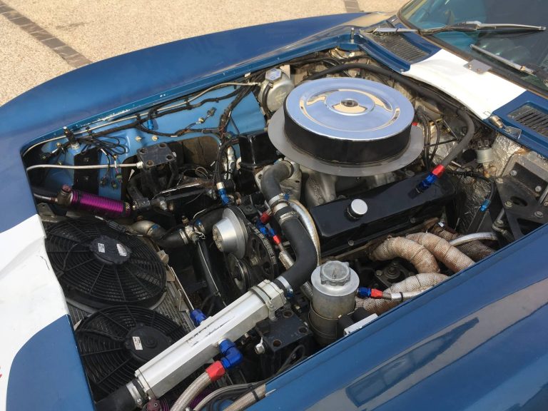 Chevrolet Corvette Grand Sport C2 bleue préparée pour le rallye-raid africain, photographie 16 sur 17