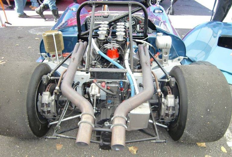 Lola T70 Mark II bleue, sport-prototype de 1966, photographie 16 sur 17