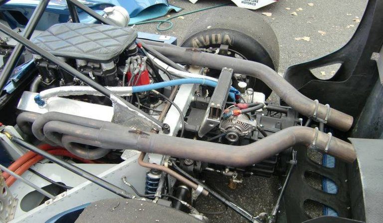 Lola T70 Mark II bleue, sport-prototype de 1966, photographie 17 sur 17